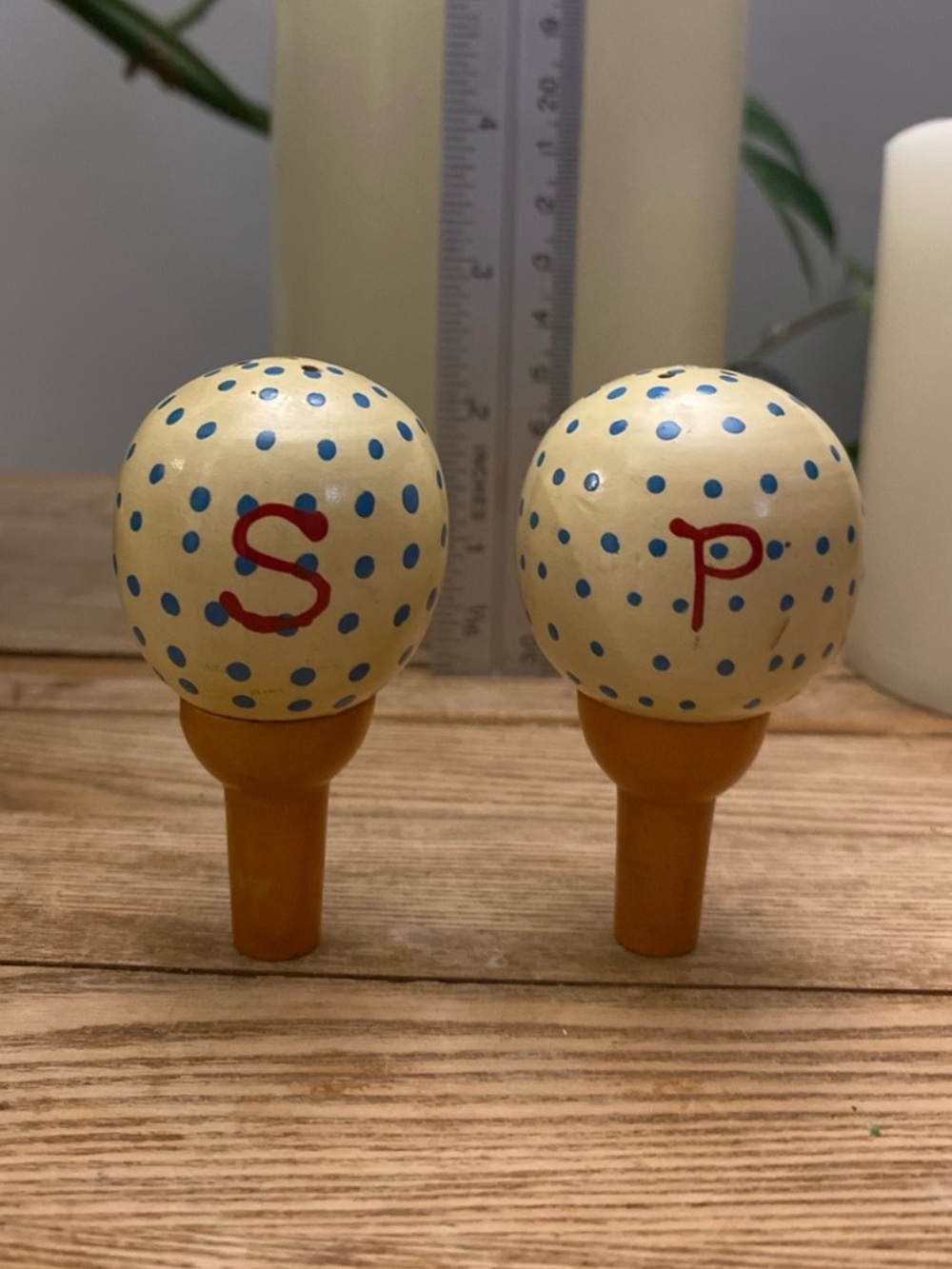 Vintage Wooden Golf Ball Tee Salt & Pepper Shakers Hand Painted Polka Dot